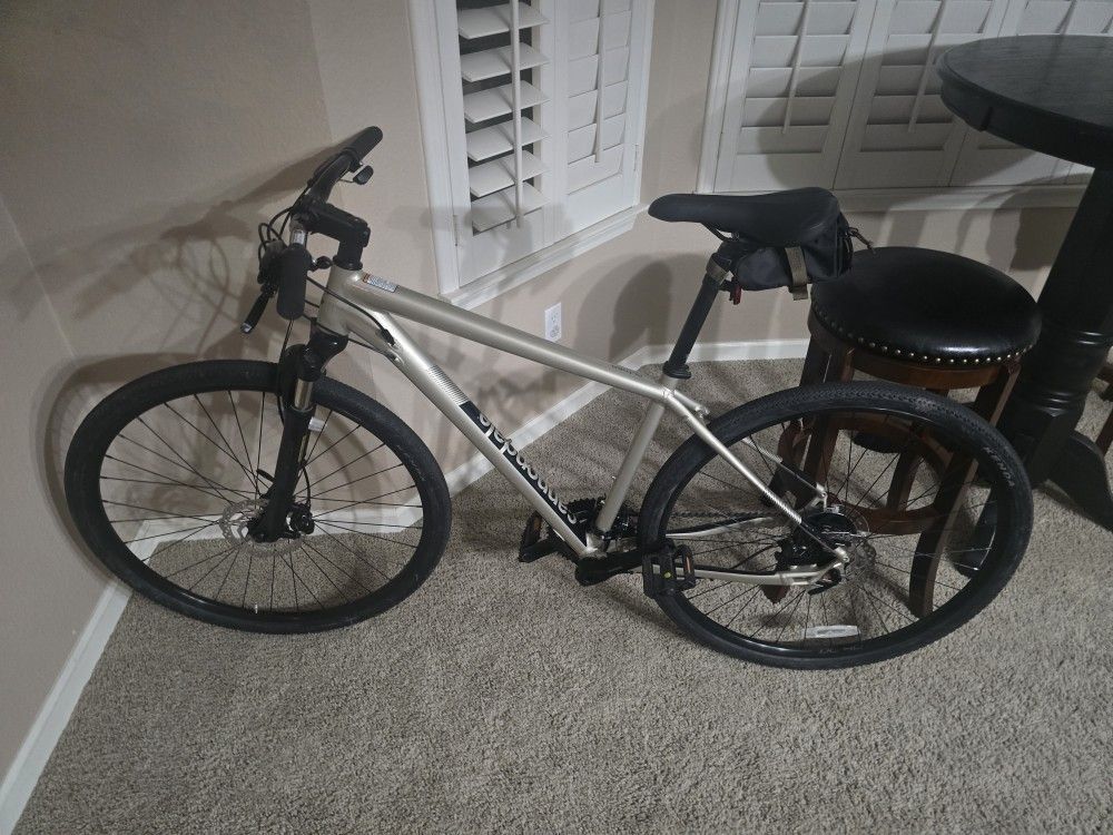 Cannondale ALTHEA 2 almost New. I Need To Pay Rent So I Need The Money ASAP.
