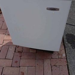 Haiser Mini Fridge