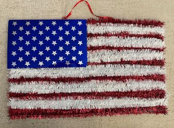 American Flag Tinsel Wall Decoration, 4th of July Patriotic Red White and Blue Stars and Stripes Hanging Sign, USA Wall Decor for Independence Day, Me