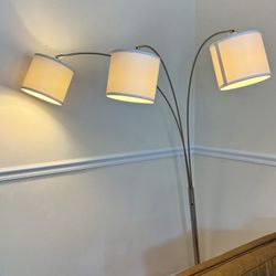 3-Light Arc Floor Lamp – Excellent Condition