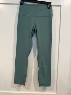 Wunder under Lululemon leggings