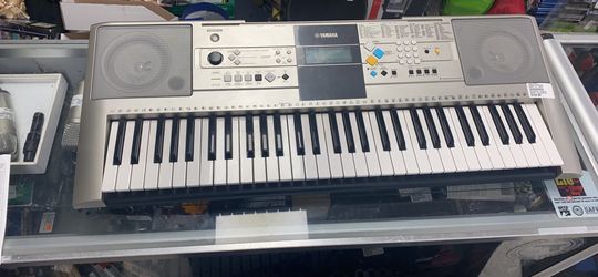 Yamaha YPT-320 keyboard
