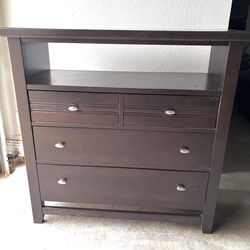 Dresser With 3 Drawers 
