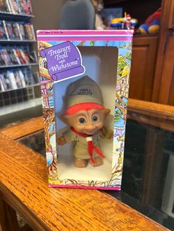 Troll Scouts Treasure Troll with Wishstone