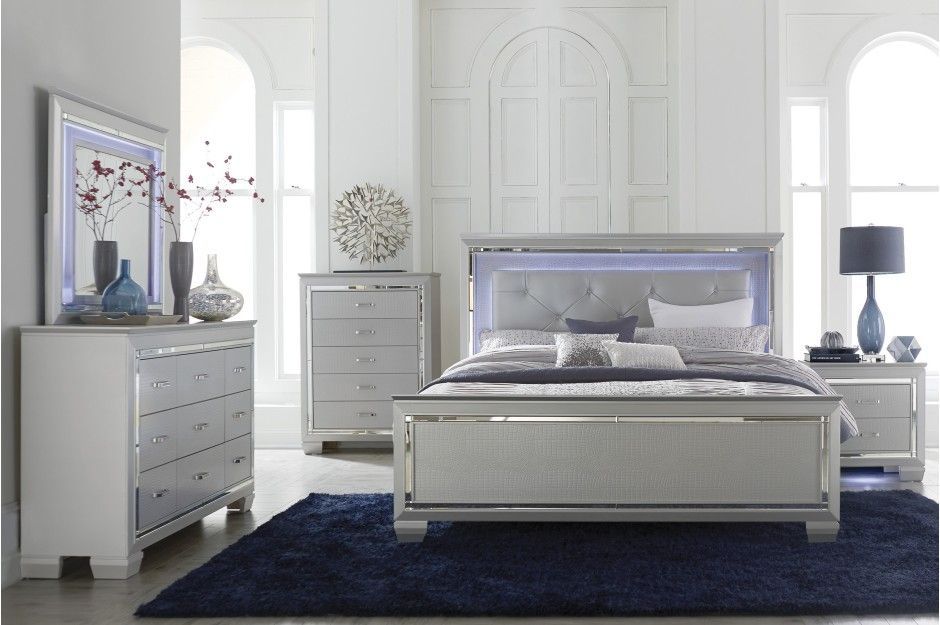 4pieces bedroom set( Queen bed, Dresser, Mirror, and one night stand)