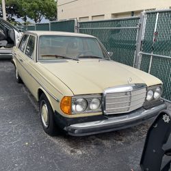 1977 Mercedes 300 D Diesel Project Take For Parts Or Repair Will Start And Drive 