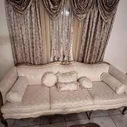 CLASSIC FUENITURE SOFA. VINTAGE /FRENCH PEOVENTIAL  CURVED CREAM COLOR SOFA 