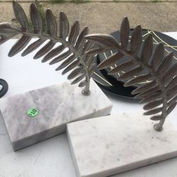 Beautiful Book Shelf Ends Marble 20$ 