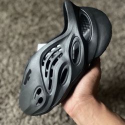 Yeezy Foam RNR Onyx Size 7