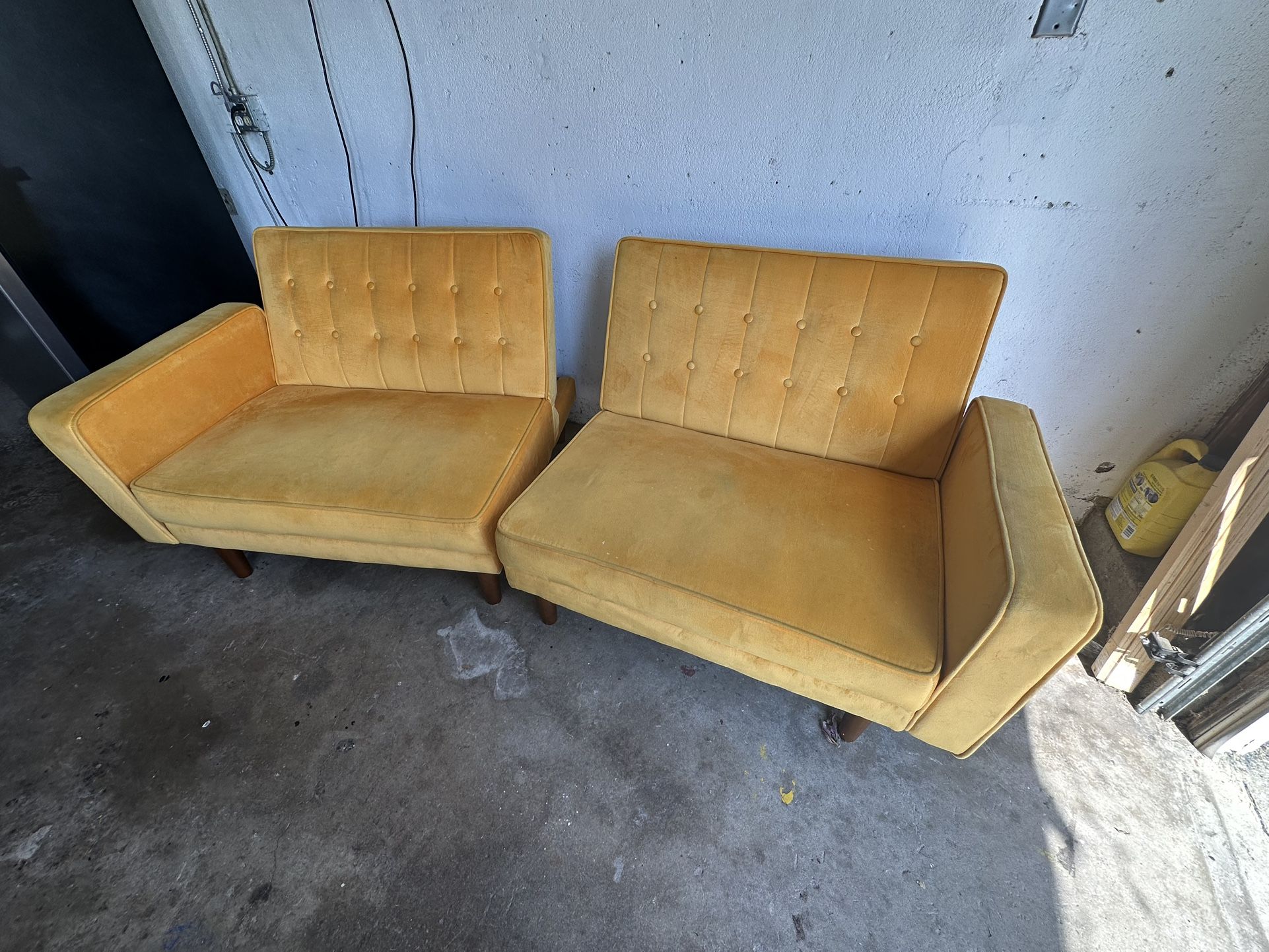 Loveseat. Sofa Cama