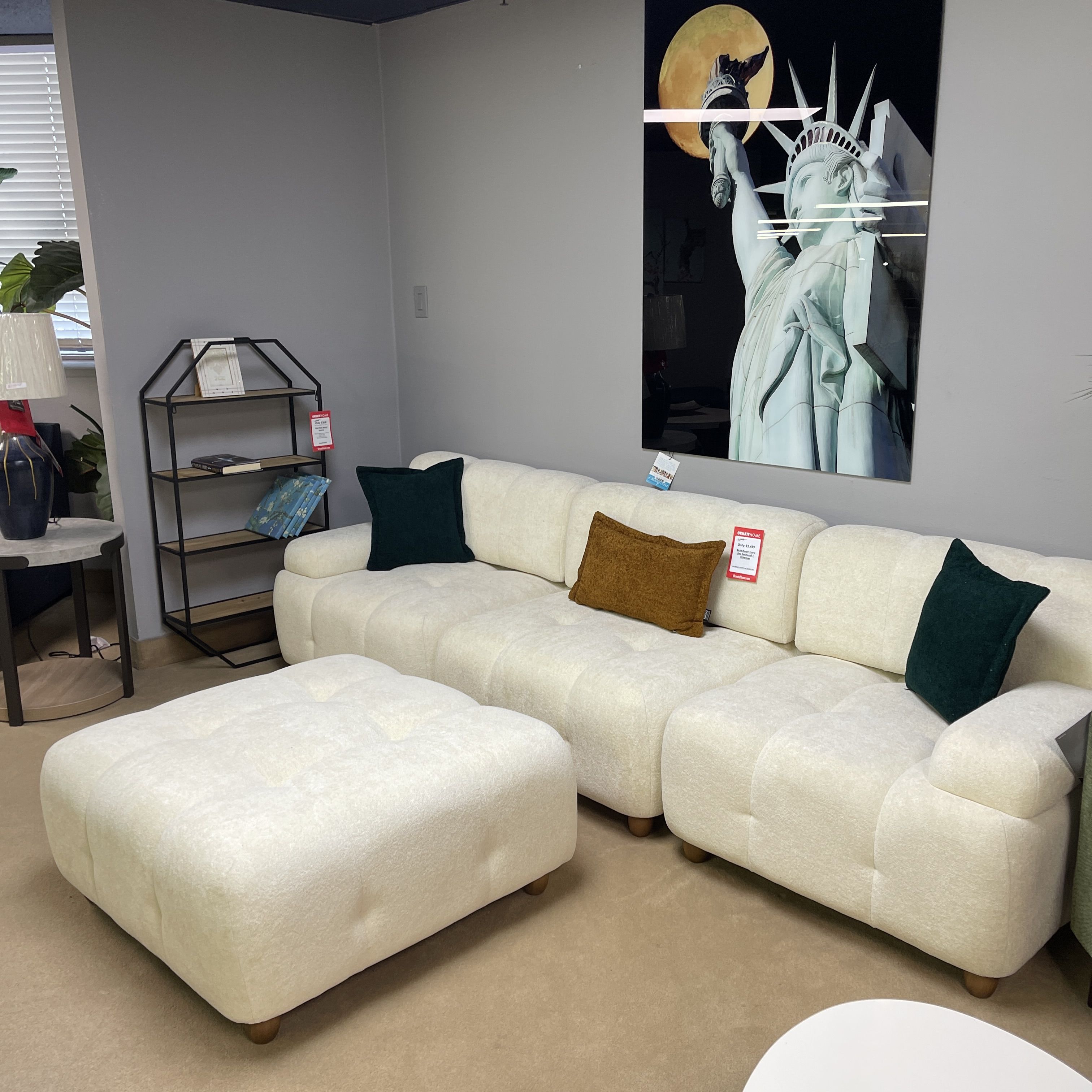 Broadway Ivory 3pc Sectional + Ottoman /Comfy Sectional Sofá Cómodo