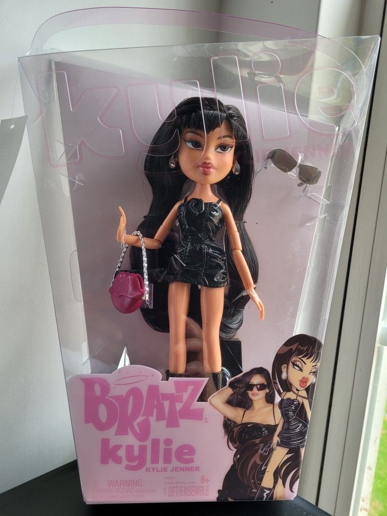 Bratz Kylie Jenner Day Fashion Doll With Accessories