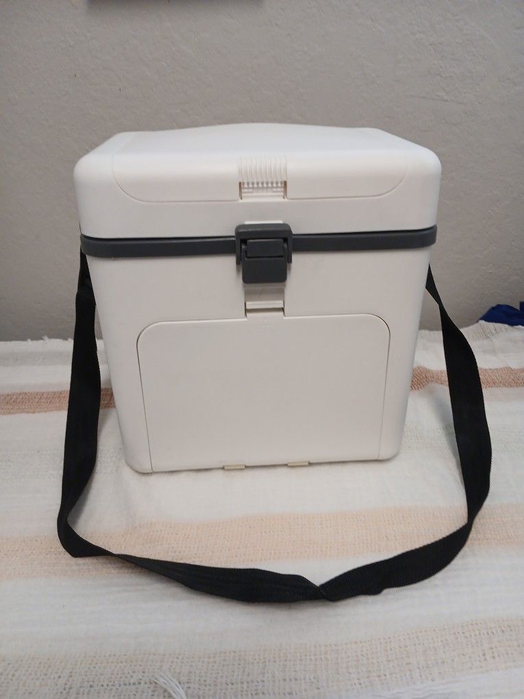 Cute Vintage Picnic Cooler