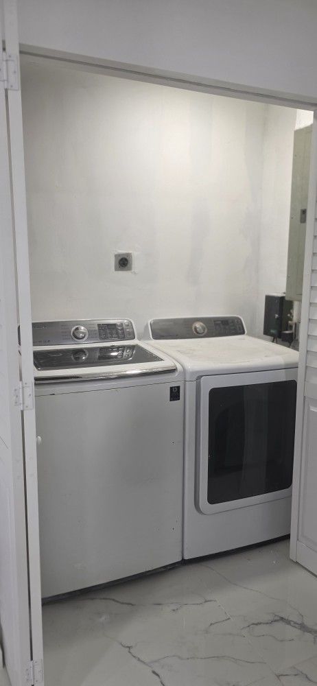 Washer And Dryer Works Good
