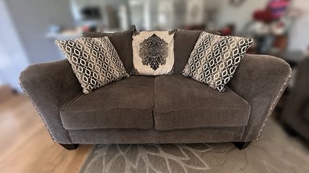 Living Room Loveseat: Must go by today