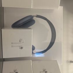 AirPod Maxes 