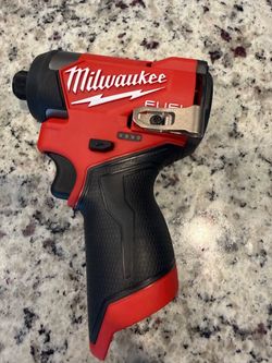 Milwaukee M12 Fuel impact driver