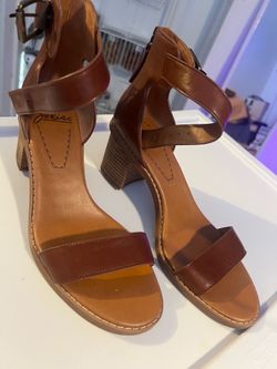 Open toed sandals