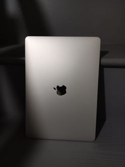 MacBook Pro 13-in need to be fixed it comes on