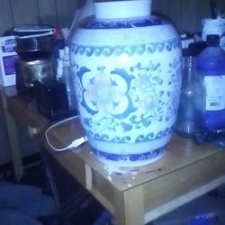 Exquisite, Hand-painted  Chinese Porcelain Vase