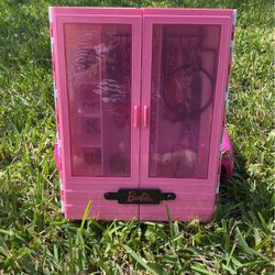 Barbie Fashionistas Ultimate Closet Portable Fashion Toy 