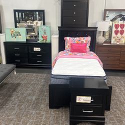 6 Piece Bedroom Set 