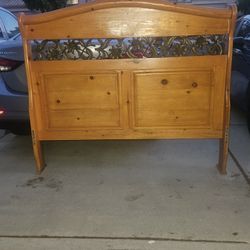 Bottom Queen Size Bed Post With Box Spring Rails... ! *