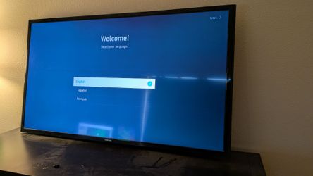 Used 1080p 32in smart TV