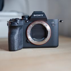  Sony - Alpha 7R V Full-frame Mirrorless 