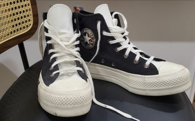High top shoes/converse