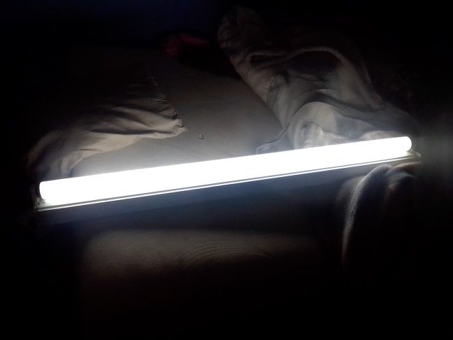 660 W Tube Light With Power Bar