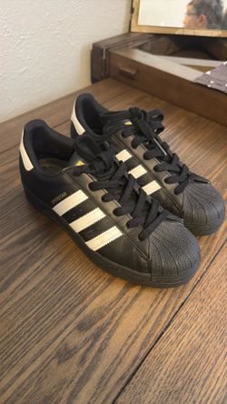 Black adidas super star