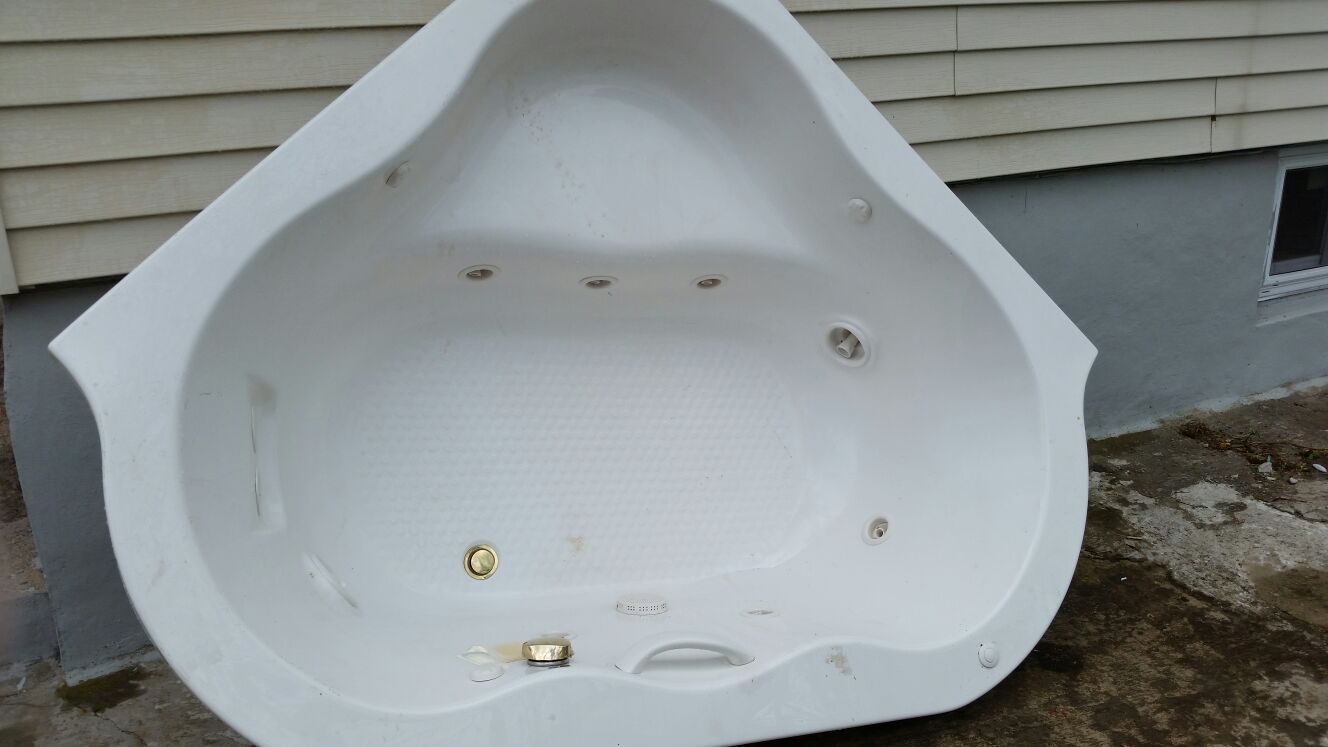 Hot tub jacuzzi reduced price