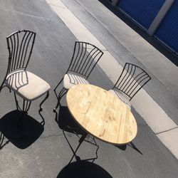 Breakfast/ Patio, Round Table  & 3 Chairs 