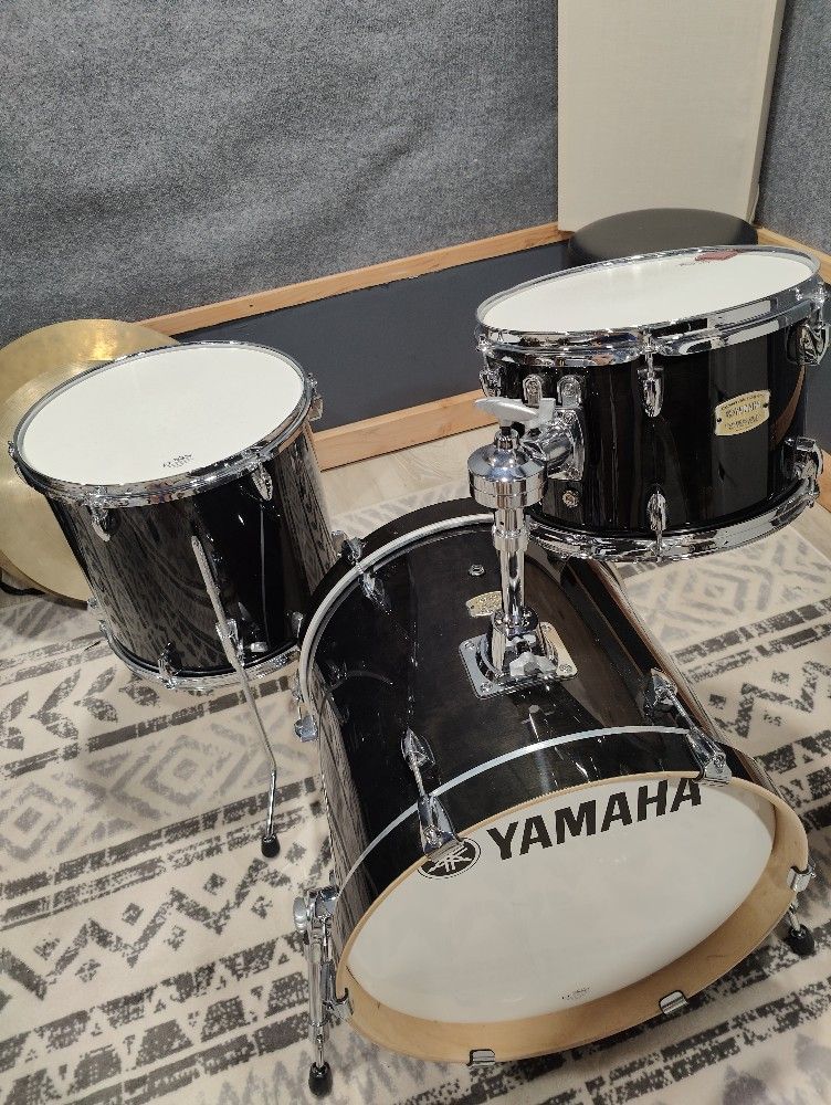 Yamaha 3-piece Bop Kit (Jazz Kit- Birch Shells) Like New.