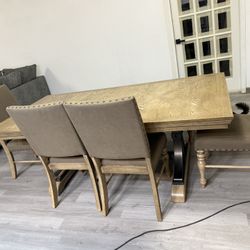 Dinner Table. Comedor