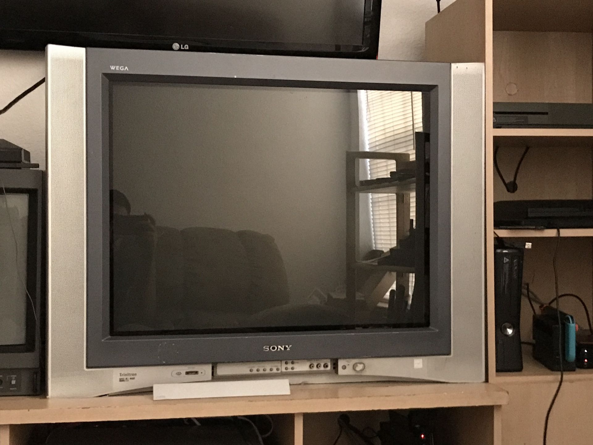 Free Sony Trinitron KV-32FS320 TV
