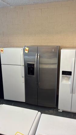 Nice like new GE stailenss steel side by side refrigerator