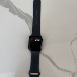 Apple Watch SE 2nd gen 44mm screen