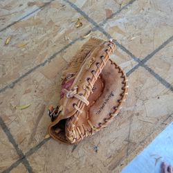 Rawlings First Baseman Rh Glove Willie Montanez