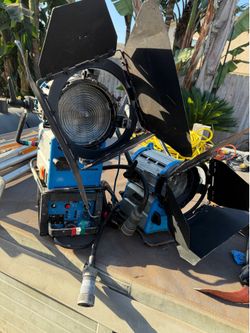 5 Arri 575/1200 Studio Head Lights