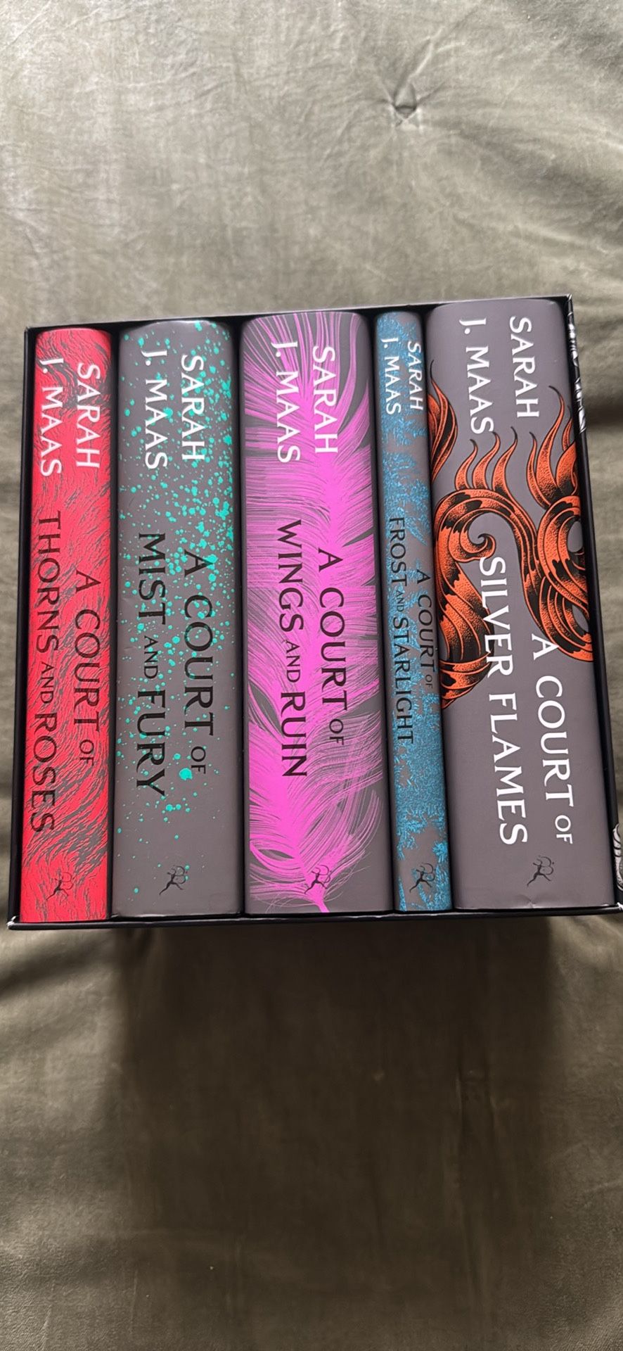 A Court Of Thorns And Roses
