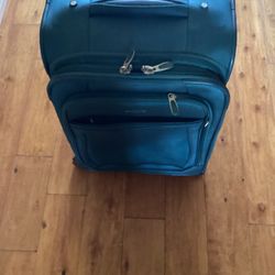 Samsonite Carry On Luggage. (Green) Dimensions are:  14”W — 9”D — 21”H  