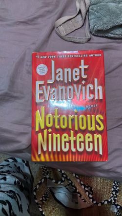 Notorious Nineteen by Janet Evanovich Hardcover