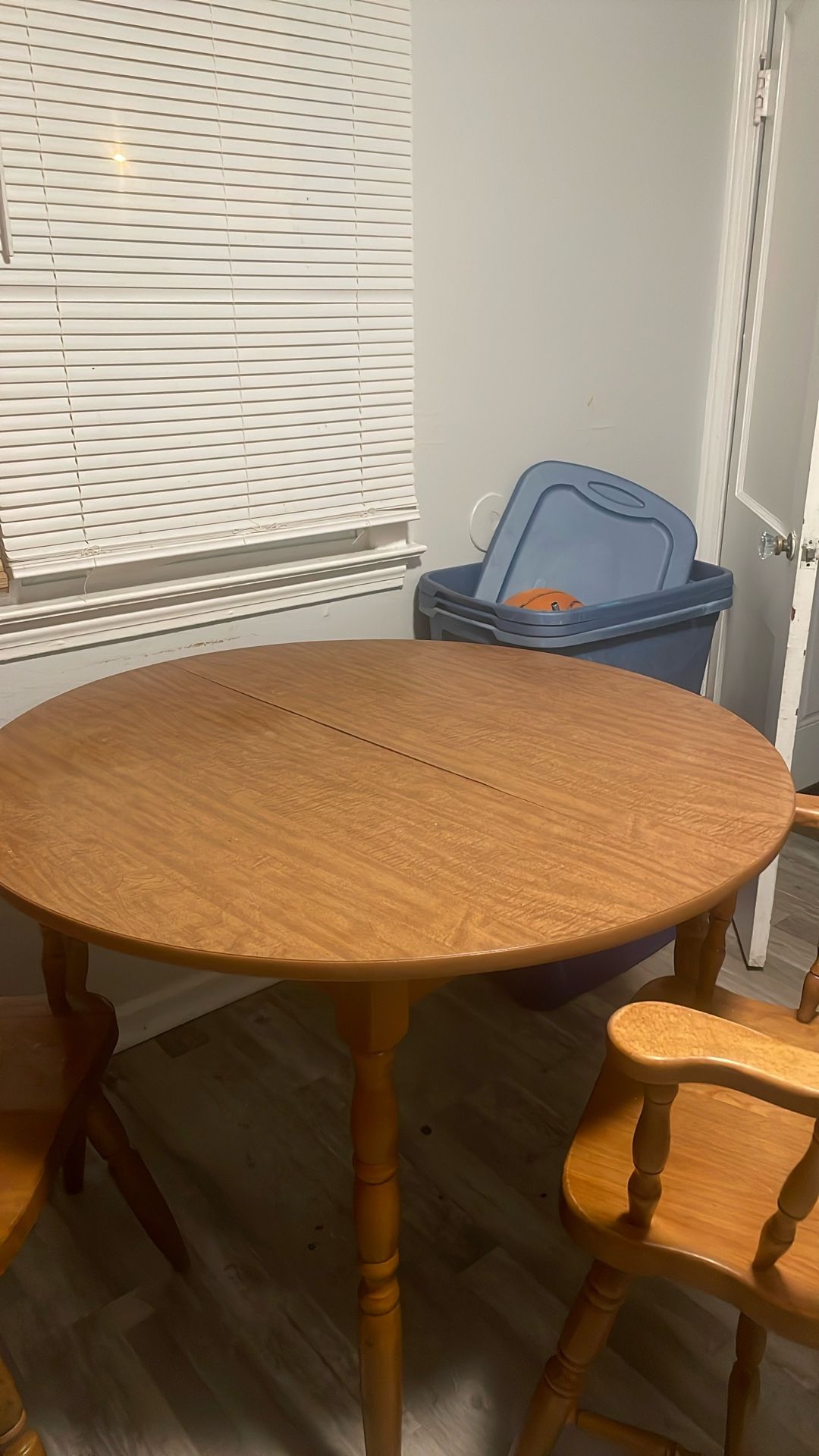 Table With 2 Chairs . Pick Up