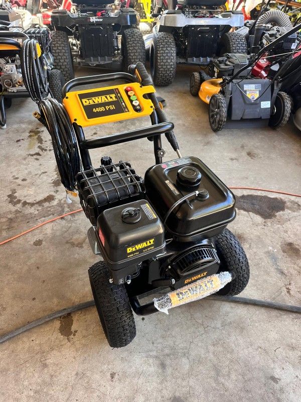 DEWALT4400 PSI 4.0 GPM Cold Water Gas Pressure Washer