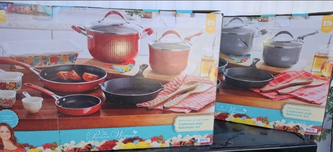 The Pioneer Woman Mazie19-Piece Cookware Set