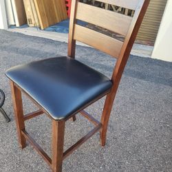 4 Bar Stools Excellent Condition Like New 