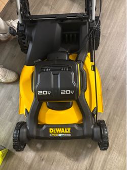 DEWALT 20V MAX 21 in.  Self Propelled Lawn Mower