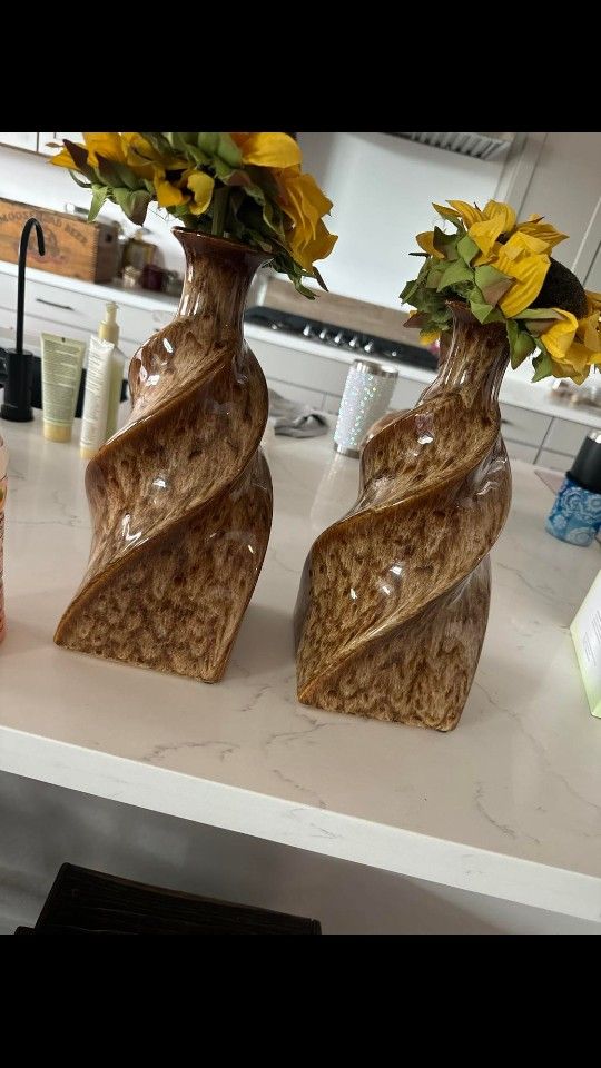 Beautiful One Of A Kind Twisted Brown Vase With Sunflowers